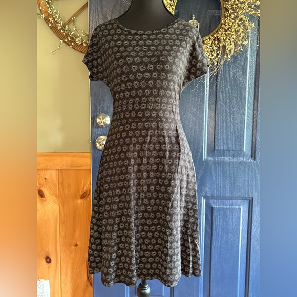 Toad&Co Black Star Pattern Midi Dress Size Small - Picture 1 of 13